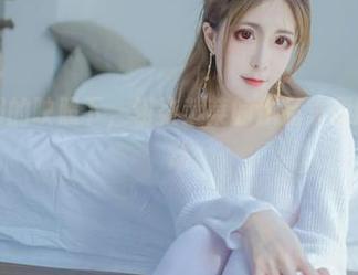 在水手服的映照下，翎柒菜菜的作品集原图闪烁灵动