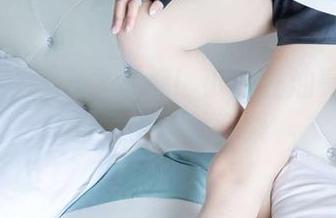 袜啵啵 – 敢不敢直视！小甜豆油亮厚黑丝的惊艳图片合集