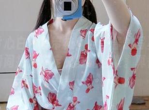 超薄背心白色吊带袜：西尔酱的写真分享，瞬间提升你定义美的标准。真香！