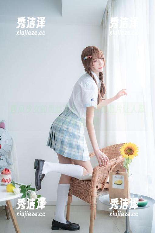 西瓜少女的黑丝写真，免费的照片让人忍不住多看几眼