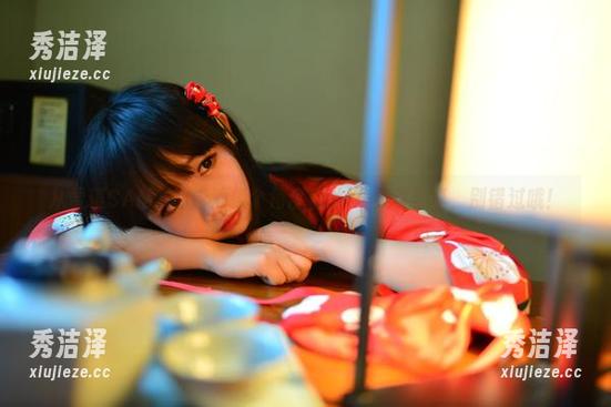 雪琪SAMA 从雪琪SAMA的泳池换个角度看世界-免费写真,别错过哦!