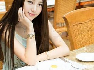 青豆客 – 王乔恩Abby的清纯写真：照片似乎在悄悄诉说着一个甜甜的故事。