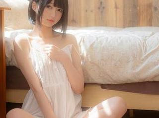 快来看看魔物喵nigisa的私拍图包，娃娃机里的绝妙瞬间！