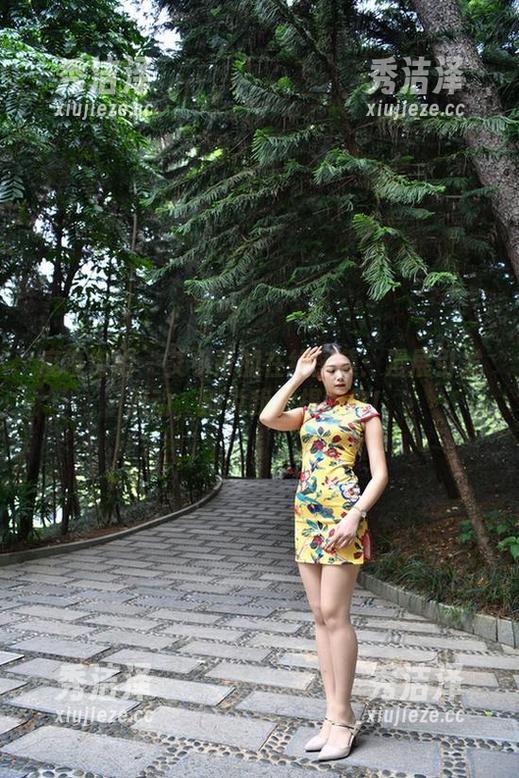魔镜街拍-艾小青 魔镜街拍 - 艾小青的在线图集:漫展引发轰动,别说我没提醒你!