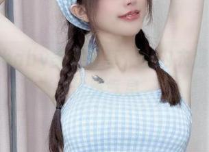 鹿八岁baby美图分享：当内衣遇上她的优雅气息